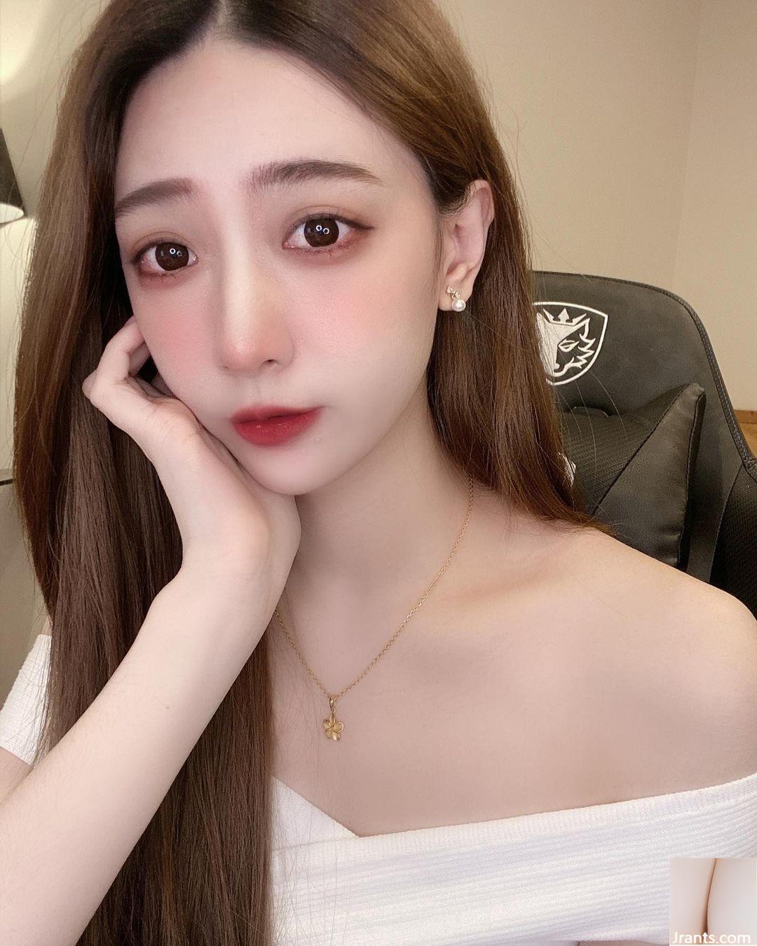 Cô gái ngực bự “Waiwai” có bộ ngực thấp và đầy cám dỗ, thực sự hoàn hảo (37P - Ảnh 3