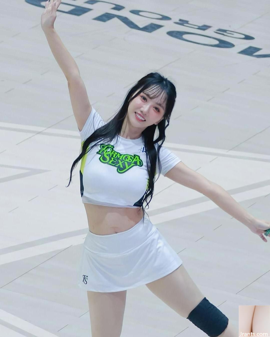 Vòng eo săn chắc của cô nàng ngực thất thường “Xiao Zhen” quá gợi cảm… – Vô tình rơi vào (27P) - Ảnh 22