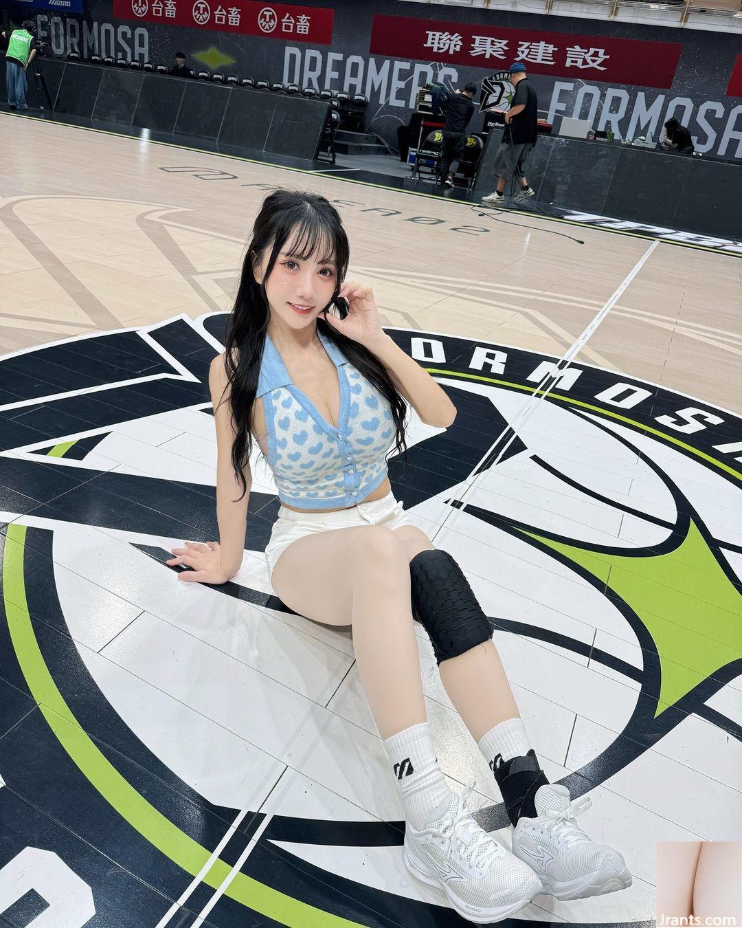 Vòng eo săn chắc của cô nàng ngực thất thường “Xiao Zhen” quá gợi cảm… – Vô tình rơi vào (27P) - Ảnh 24