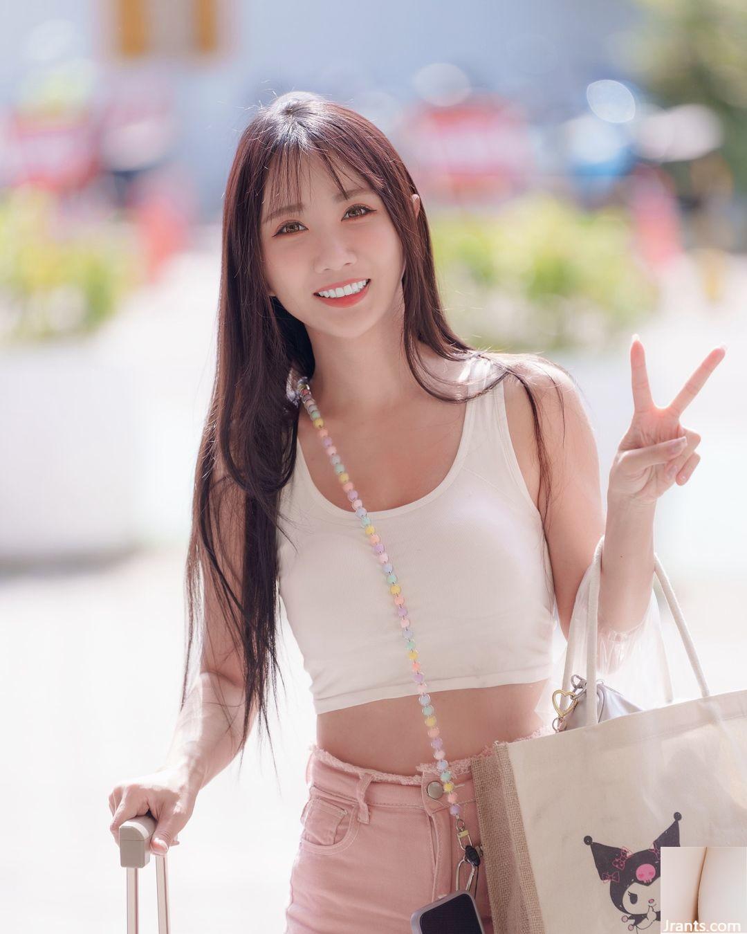 Vòng eo săn chắc của cô nàng ngực thất thường “Xiao Zhen” quá gợi cảm… – Vô tình rơi vào (27P) - Ảnh 3