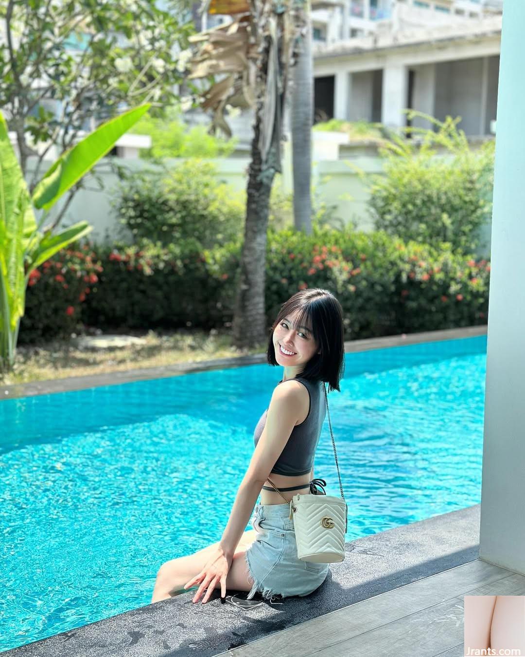 Người nổi tiếng Internet với bộ ngực khủng (1996.722) Ngoại hình đẹp đến mức cư dân mạng không khỏi khen ngợi (27P)