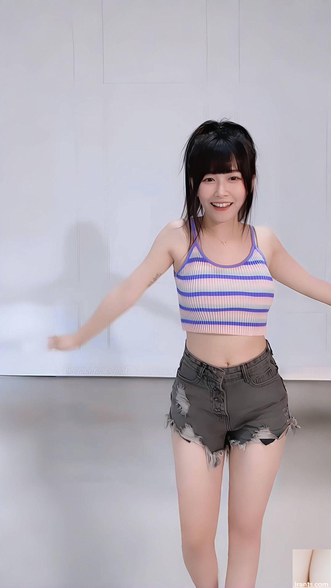 Nụ cười thiên thần của cô bạn gái nhí nhảnh “Lois Lu” khiến dân tình tràn đầy năng lượng (31P)