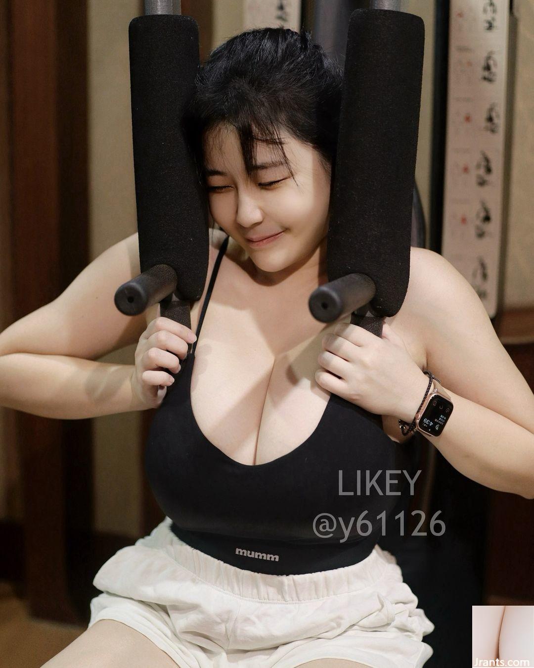 Đường cong nụ cười căng mọng và đầy đặn của “Liangliang” chinh phục ánh nhìn của bạn (13P)