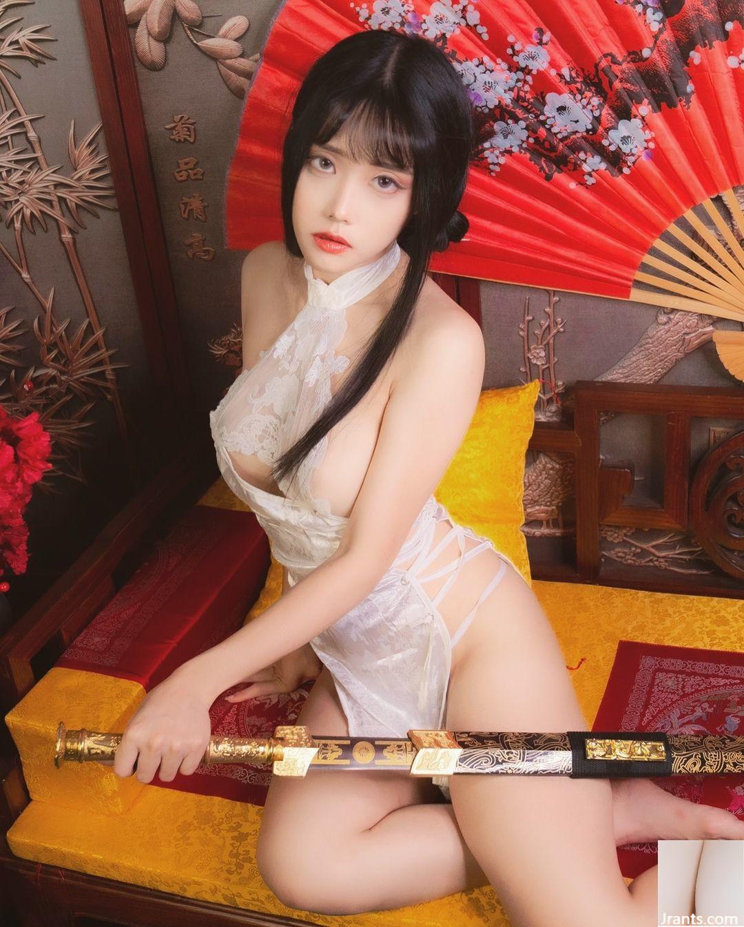 Vẻ quyến rũ đến Hụt hơi của tiểu quỷ nóng bỏng “Eyo” (56P) - Ảnh 3