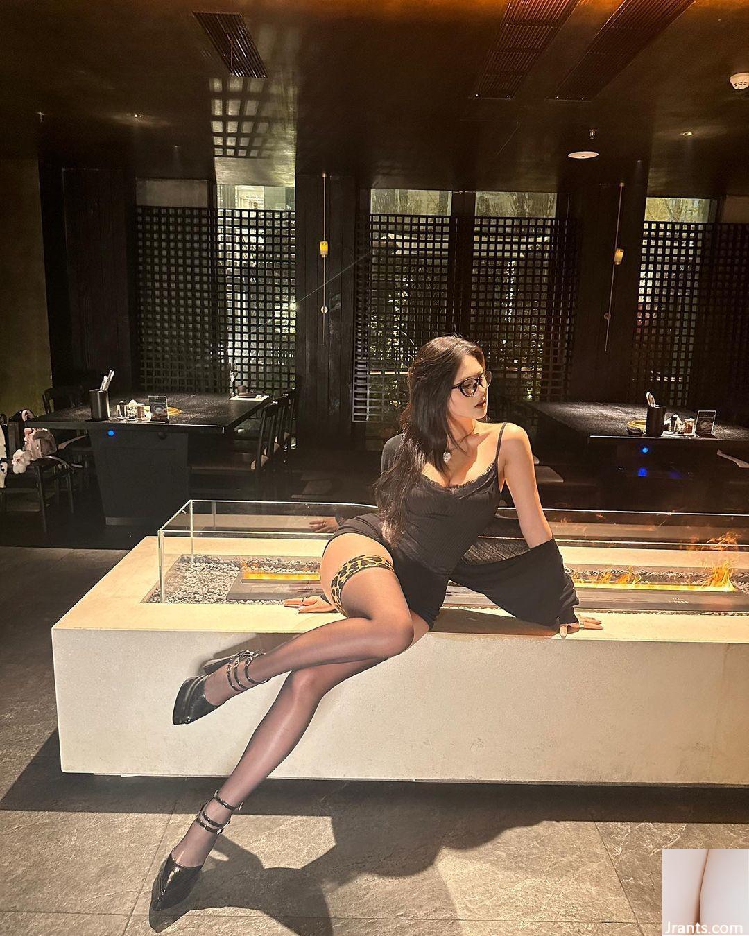 Nụ cười ngọt ngào “Qi” và dáng vẻ yêu quái toát lên sức cám dỗ tột cùng (30P) - Ảnh 22