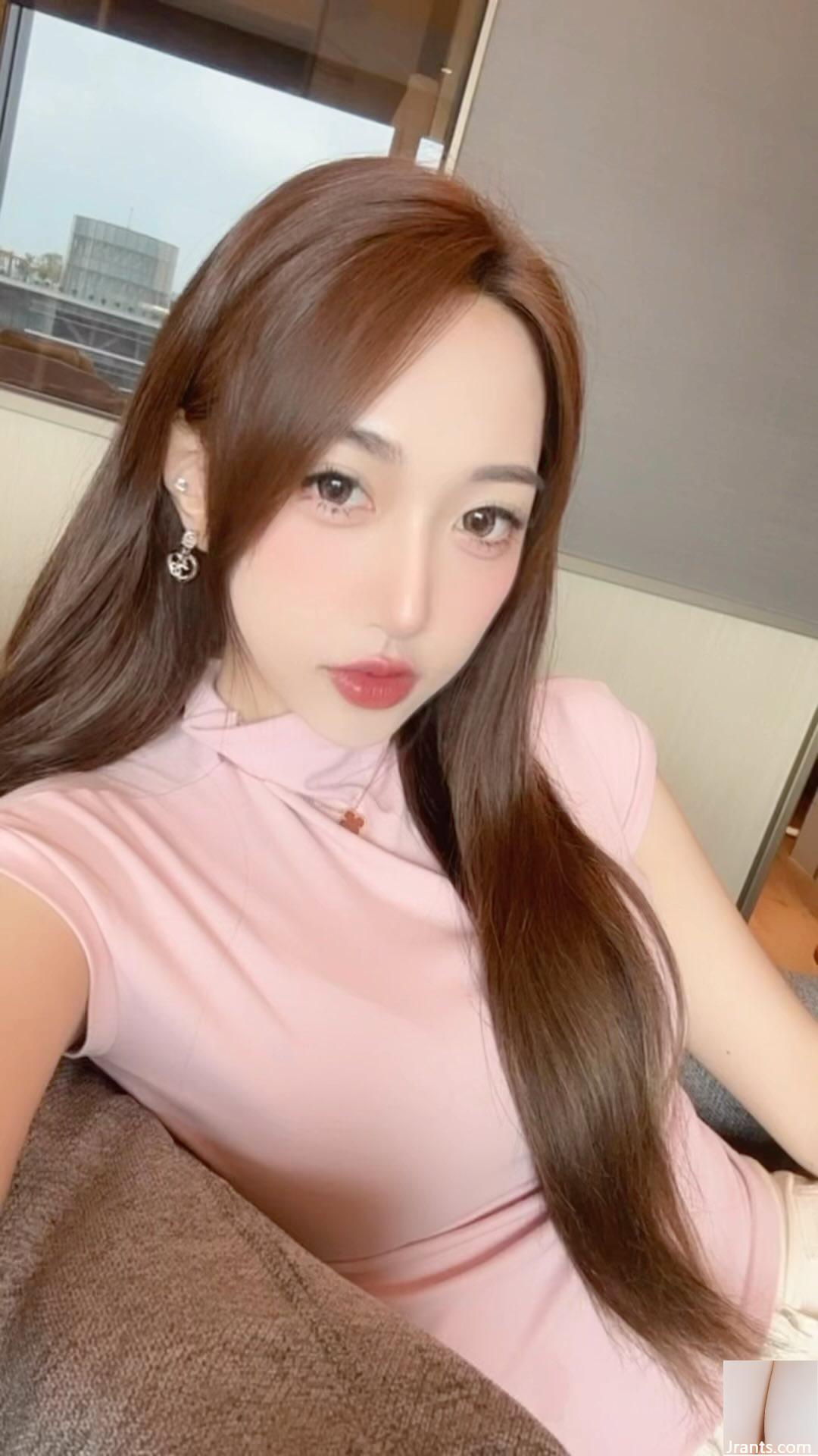 Người nổi tiếng nóng bỏng trên Internet “Xuanxuan syuan” có thân hình trắng nõn và dịu dàng, quyến rũ đến mức không thể cưỡng lại (38P) - Ảnh 13