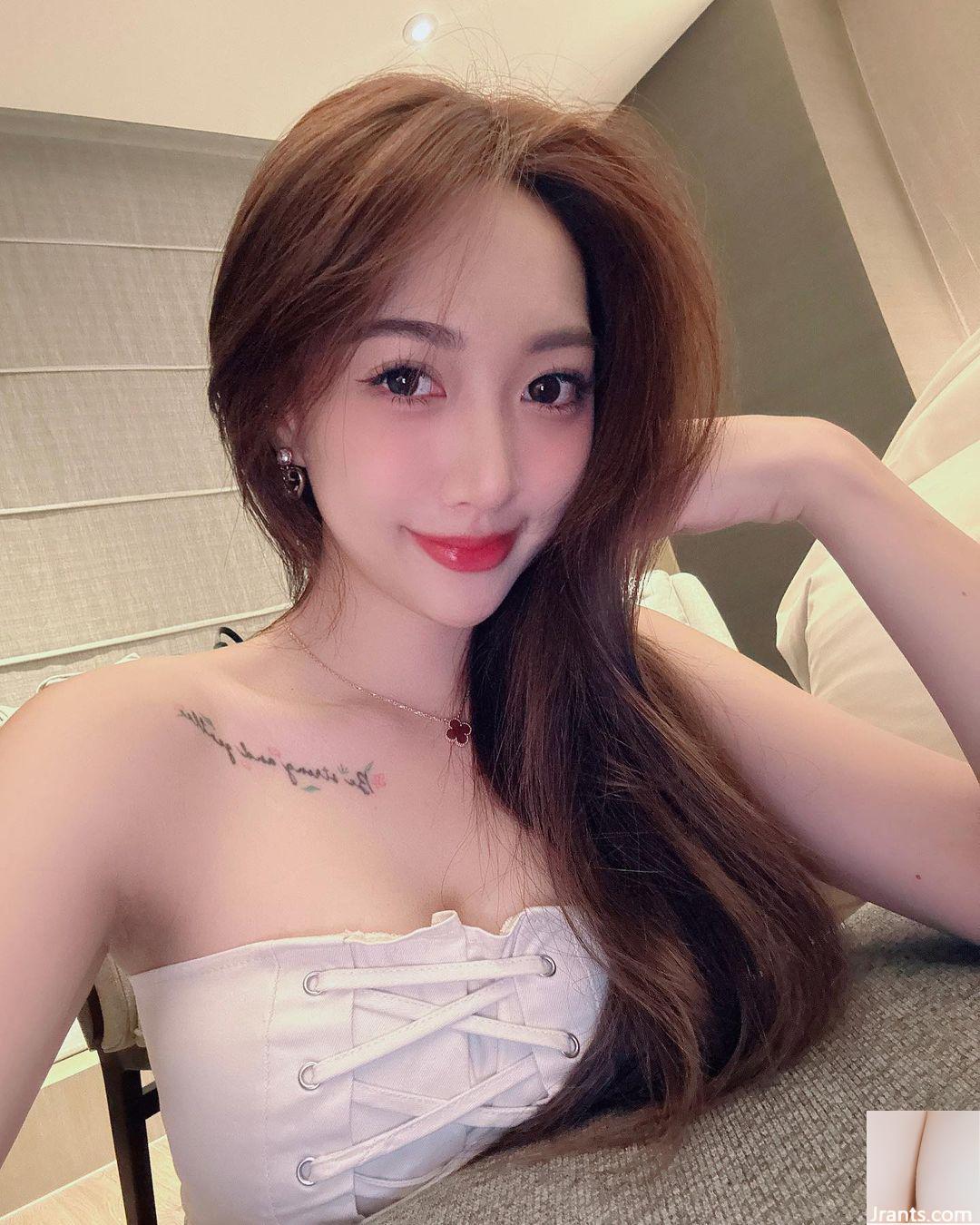 Người nổi tiếng nóng bỏng trên Internet “Xuanxuan syuan” có thân hình trắng nõn và dịu dàng, quyến rũ đến mức không thể cưỡng lại (38P) - Ảnh 15