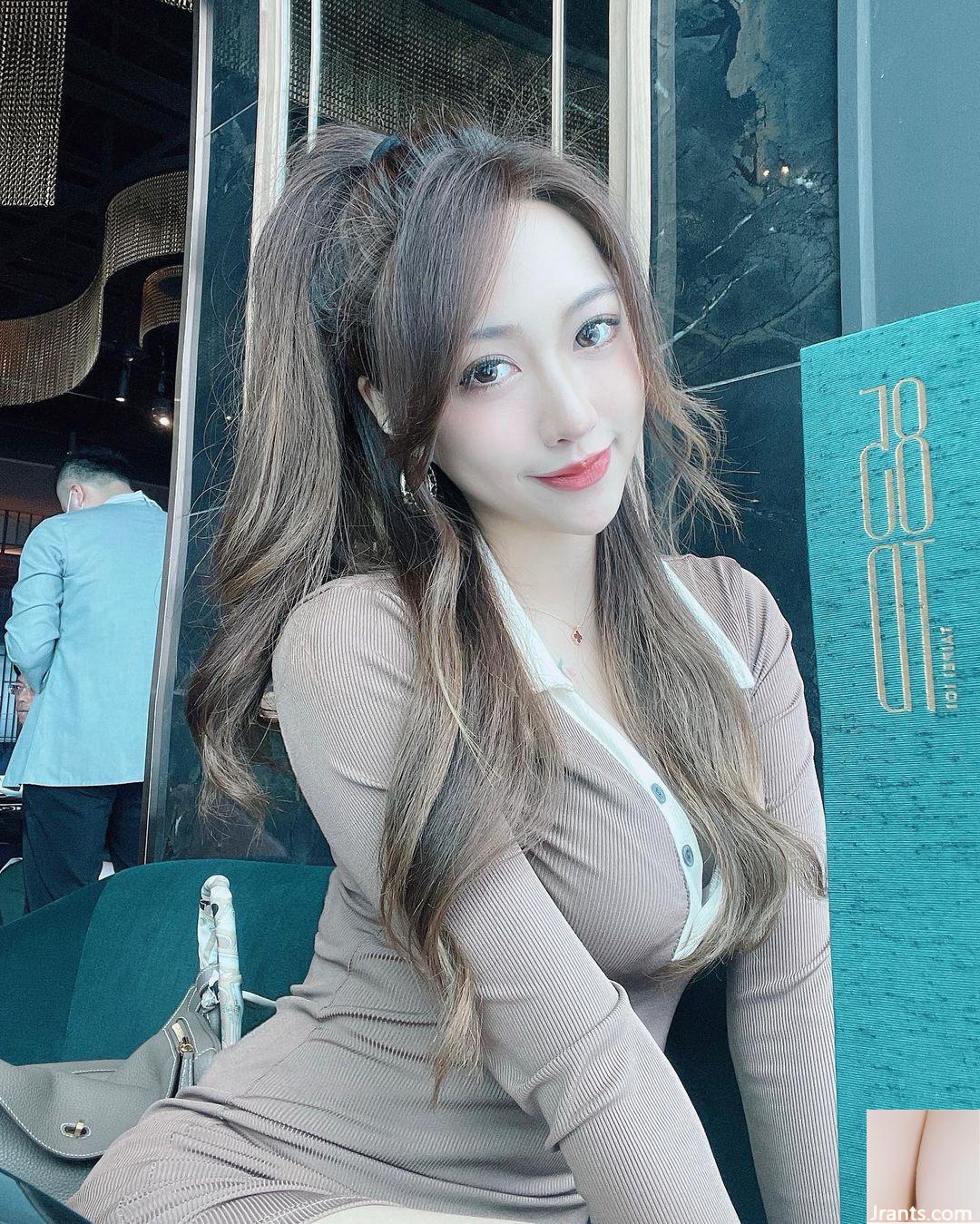 Người nổi tiếng nóng bỏng trên Internet “Xuanxuan syuan” có thân hình trắng nõn và dịu dàng, quyến rũ đến mức không thể cưỡng lại (38P) - Ảnh 7