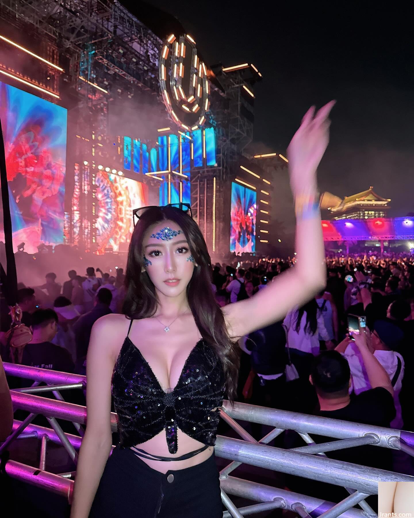 Vóc dáng hoàn hảo – “Feng Feng Feng” nổi tiếng che giấu vóc dáng đẹp và ngạc nhiên! - Ảnh 30