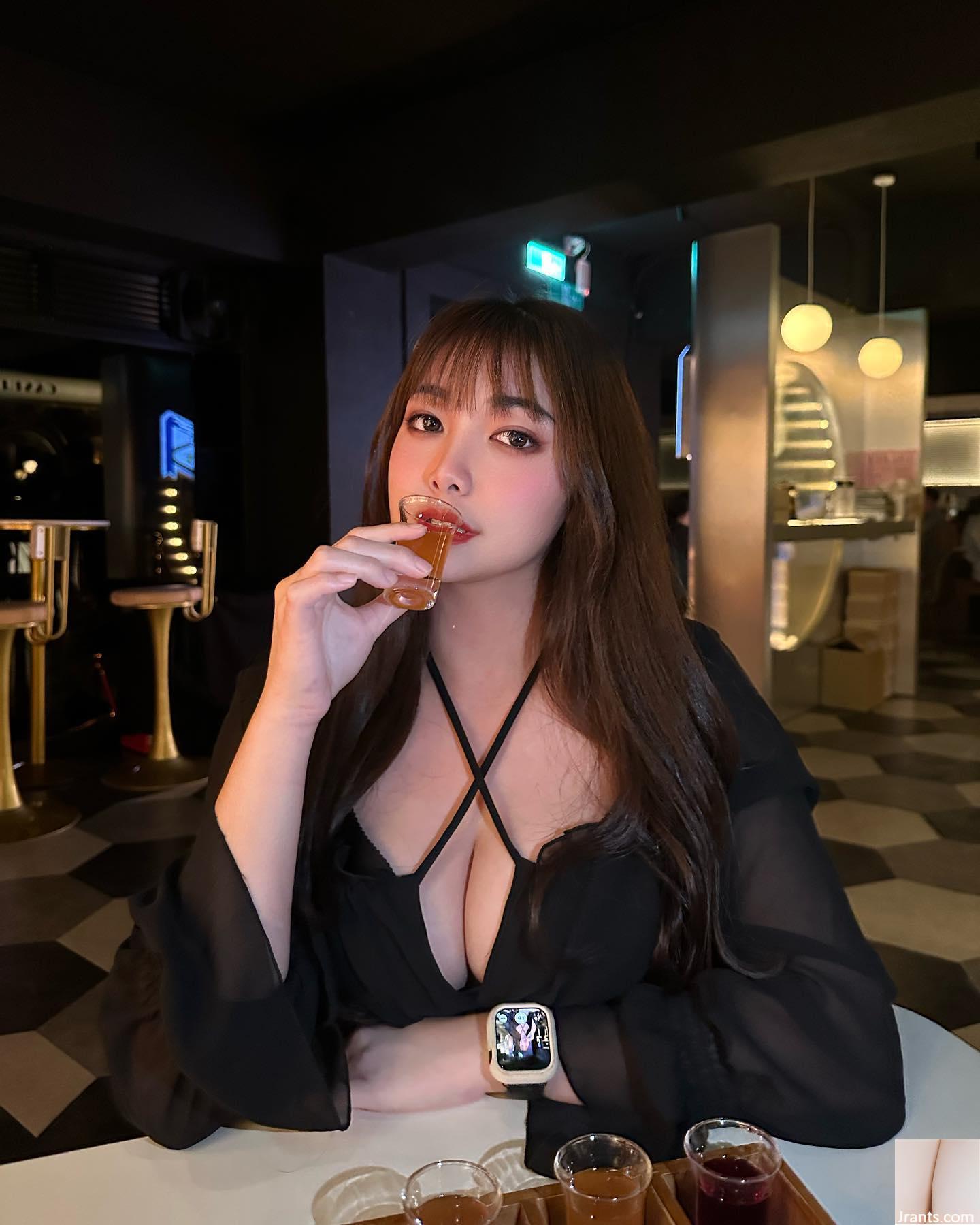 Đỉnh cao kiêu hãnh “TiTi” có thân hình nóng bỏng đến mức đáng yêu dưới khuôn mặt ngọt ngào (40P)