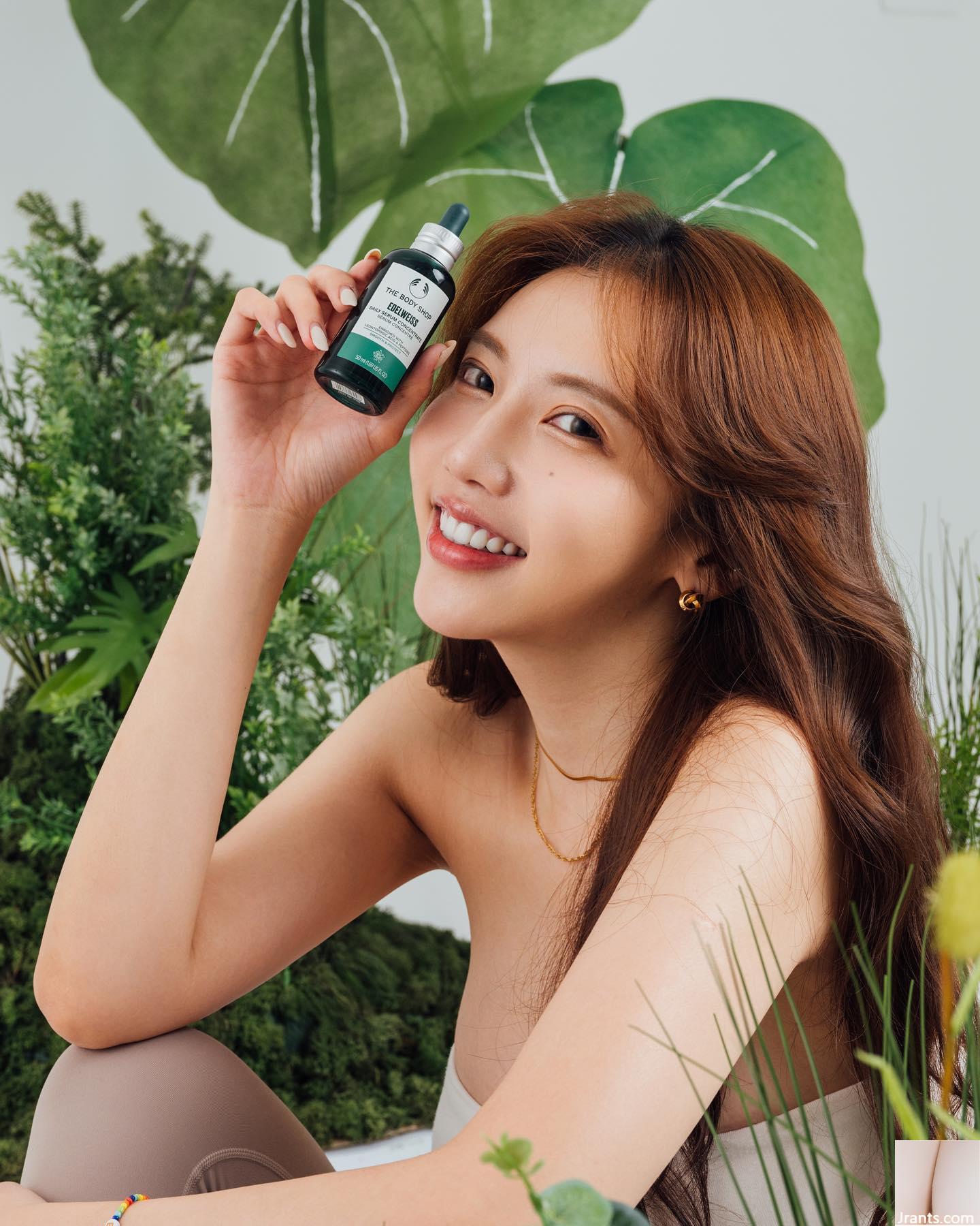 Khuôn mặt dễ thương và bộ ngực tuyết trắng của nàng tiên “Qiqi” thực sự là tâm điểm chú ý của mọi người (30P) - Ảnh 2