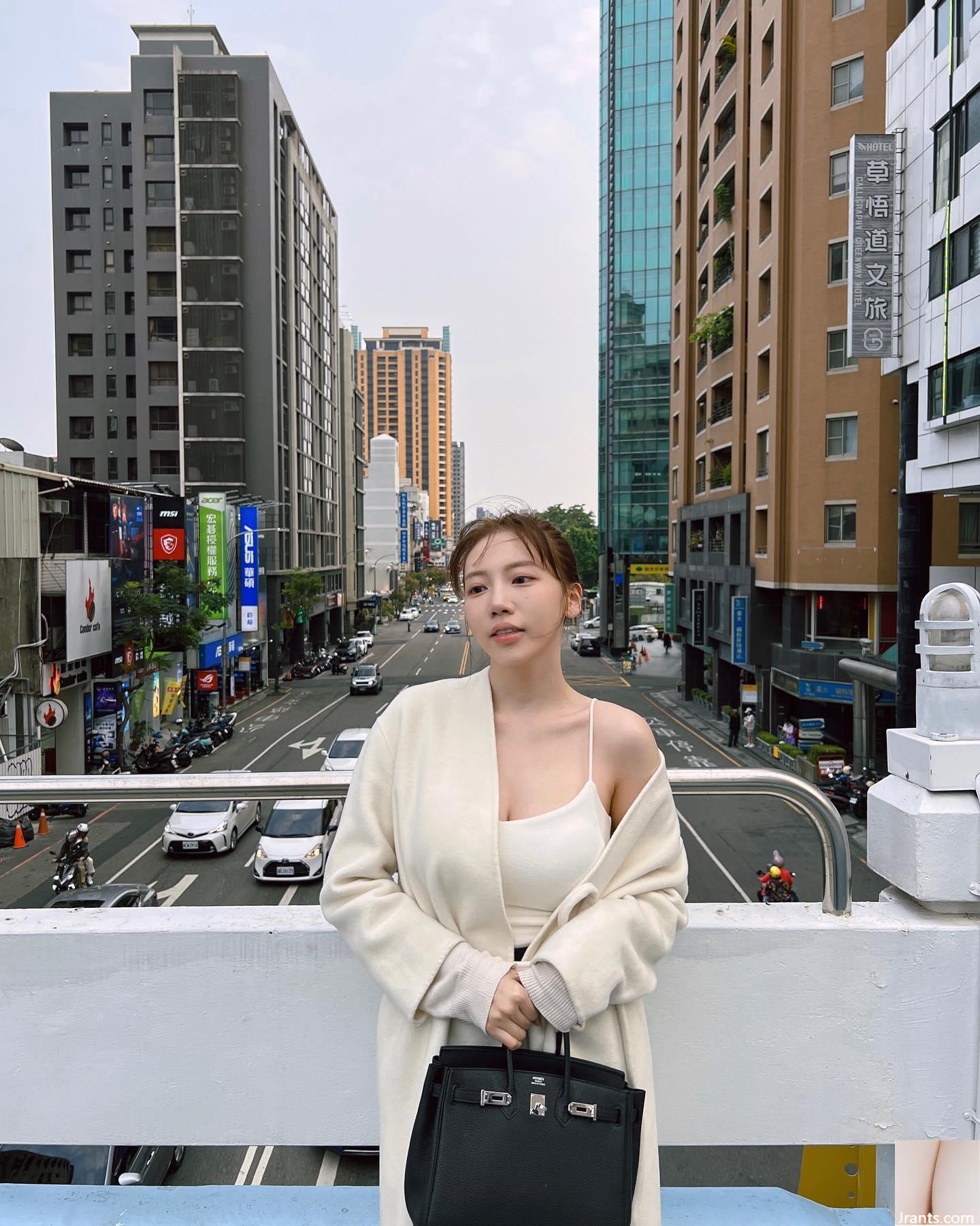 Khuôn mặt dễ thương và bộ ngực tuyết trắng của nàng tiên “Qiqi” thực sự là tâm điểm chú ý của mọi người (30P) - Ảnh 9