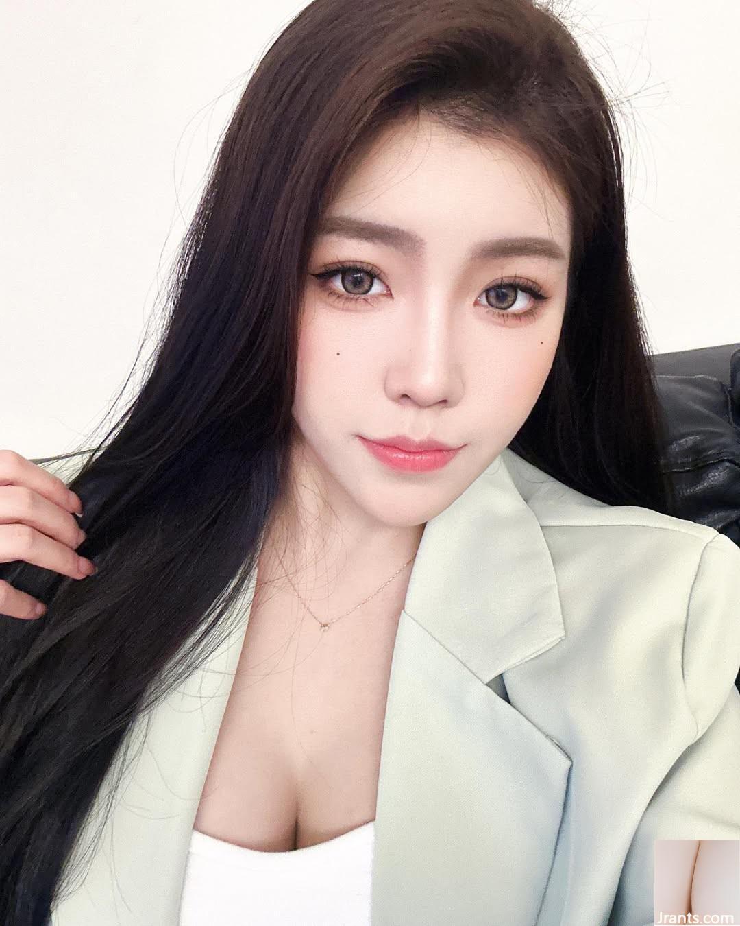 Lượng sữa đầy đặn của “Zhen Zhen” theo phong cách tươi mới tràn vào rãnh sâu trắng như tuyết (24P) - Ảnh 20