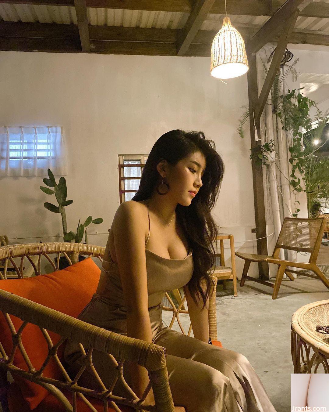 Lượng sữa đầy đặn của “Zhen Zhen” theo phong cách tươi mới tràn vào rãnh sâu trắng như tuyết (24P) - Ảnh 21