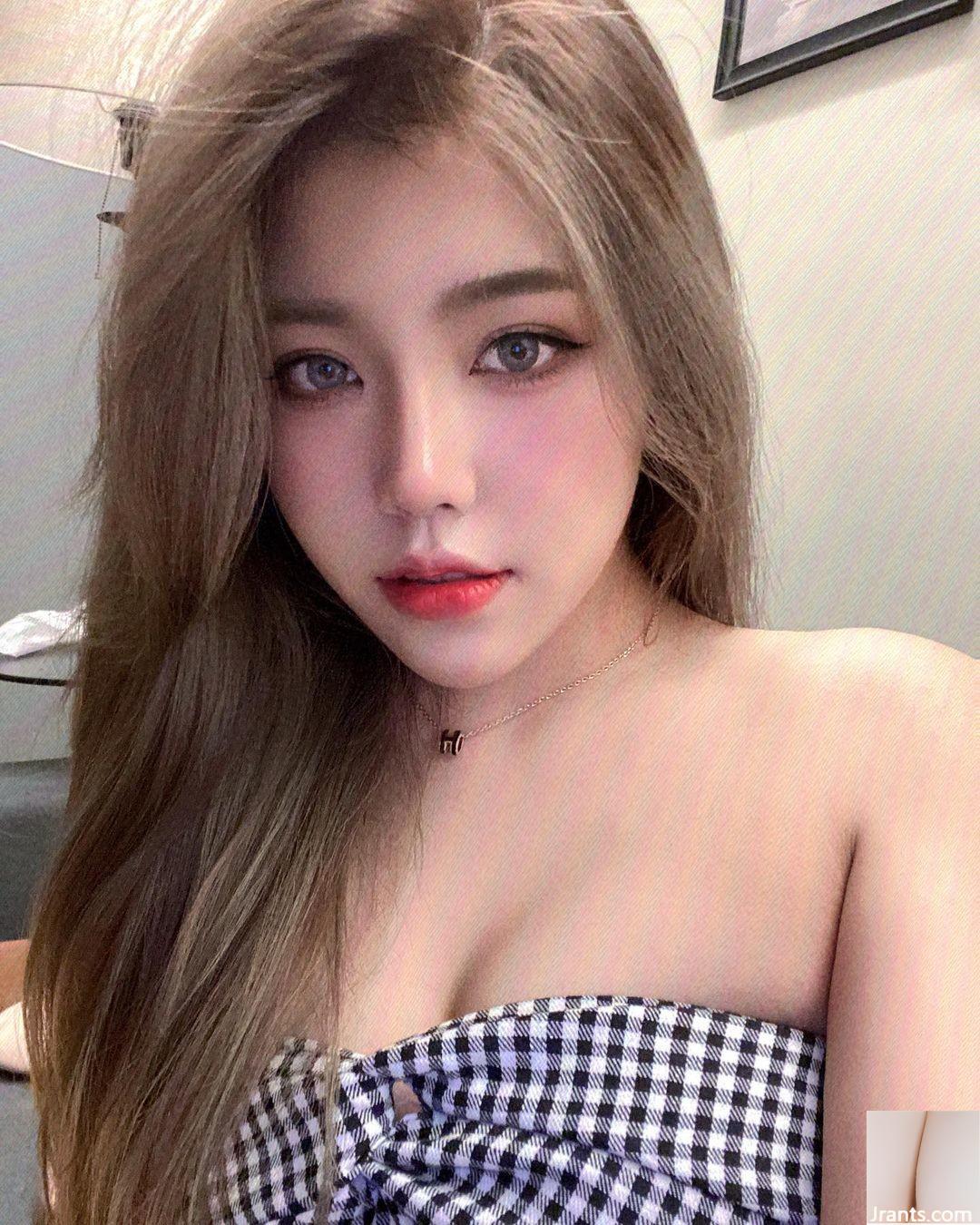 Lượng sữa đầy đặn của “Zhen Zhen” theo phong cách tươi mới tràn vào rãnh sâu trắng như tuyết (24P) - Ảnh 3