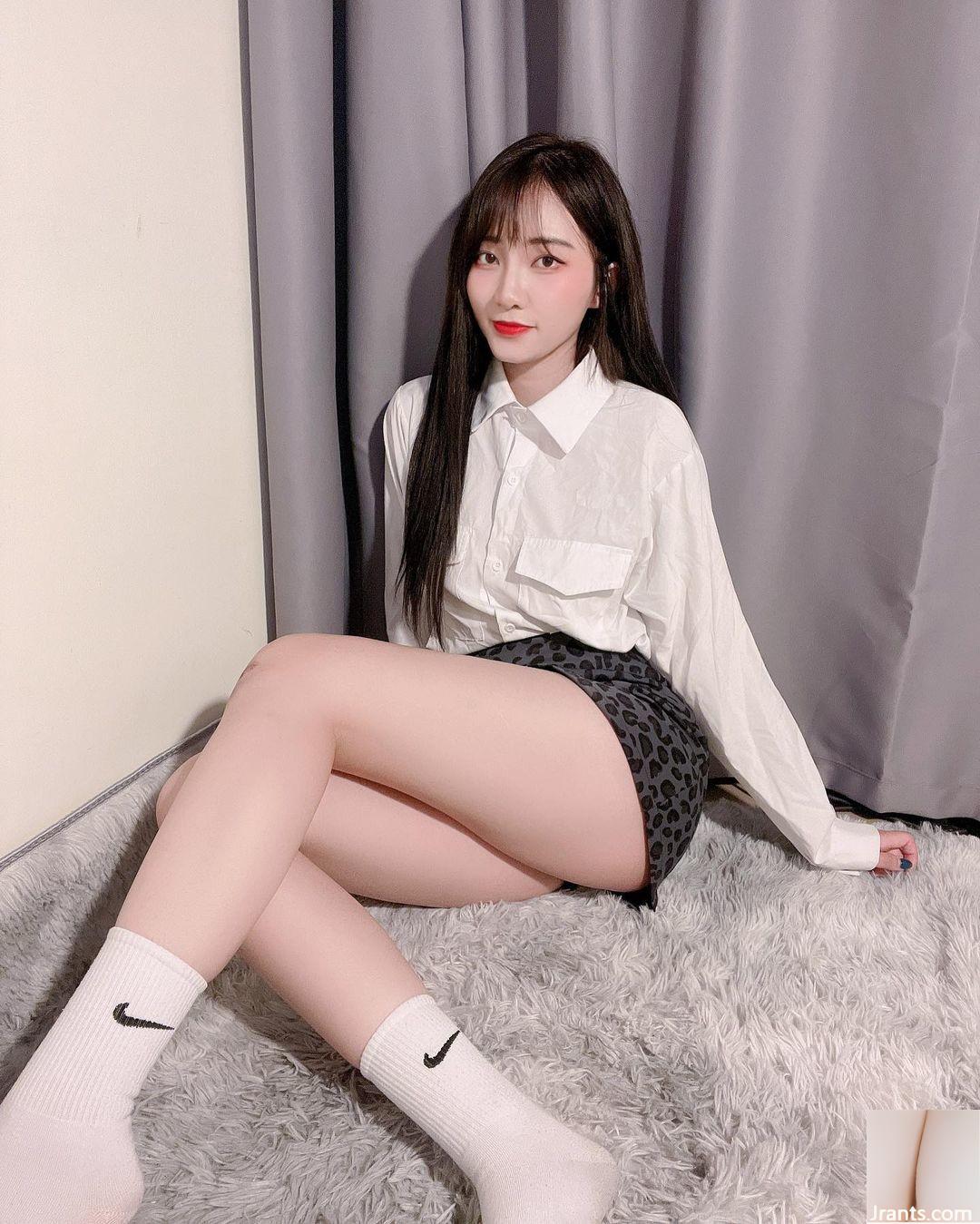 Vóc người thấp, ngực khủng “Huya” dáng người mảnh khảnh và đường cong quyến rũ (45P) - Ảnh 3