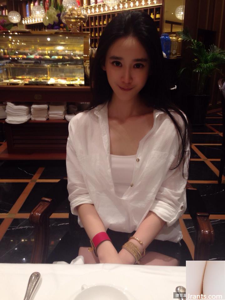 Ranie Yang, bà chủ chụp ảnh trực tuyến trong trang phục treo quần, dữ dằn, tròn trịa và bụ bẫm, hãy nhanh chóng xòe quần áo ra (69P) - Ảnh 19