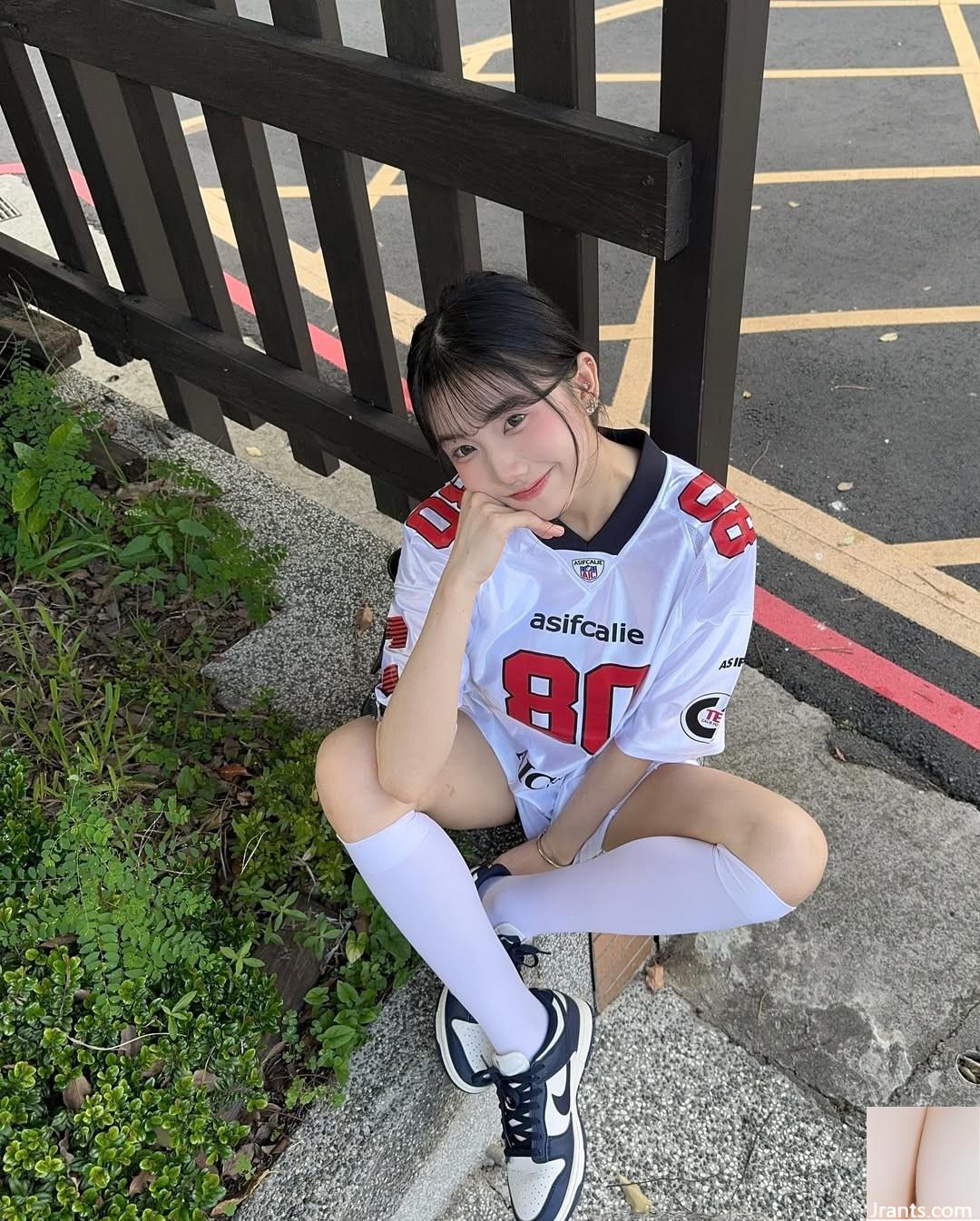 Khuôn mặt ngọt ngào và đôi mắt quyến rũ đầy điện của “Zhuang” (10P) - Ảnh 3