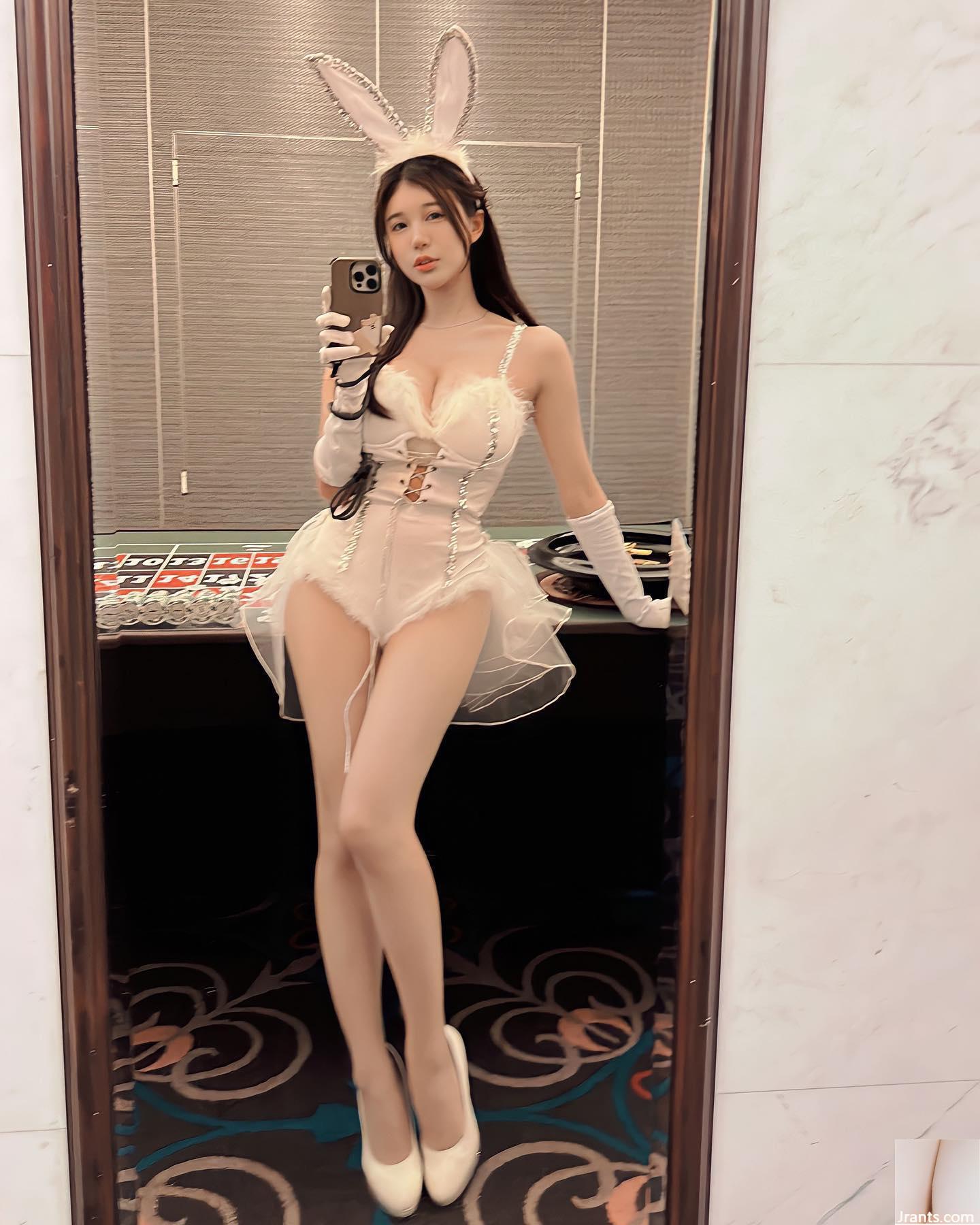 Người đẹp trực tuyến gợi cảm “Zhijun Jun” có khe ngực chữ V sâu và tuyệt đẹp (28P) - Ảnh 19