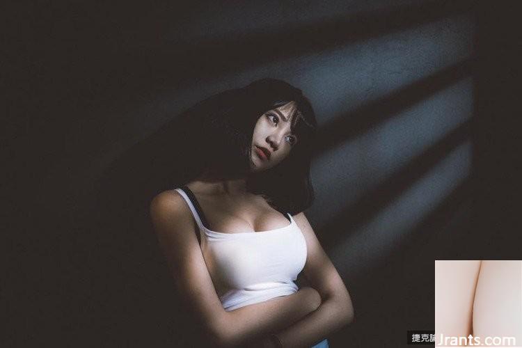 Cô gái xinh đẹp Li Youyou có thân hình nóng bỏng và chiếc thắt lưng gợi cảm, bộ ngực lộ ra và đường sự nghiệp mạnh mẽ khiến người ta chảy nước dãi mũi (13P) - Ảnh 5