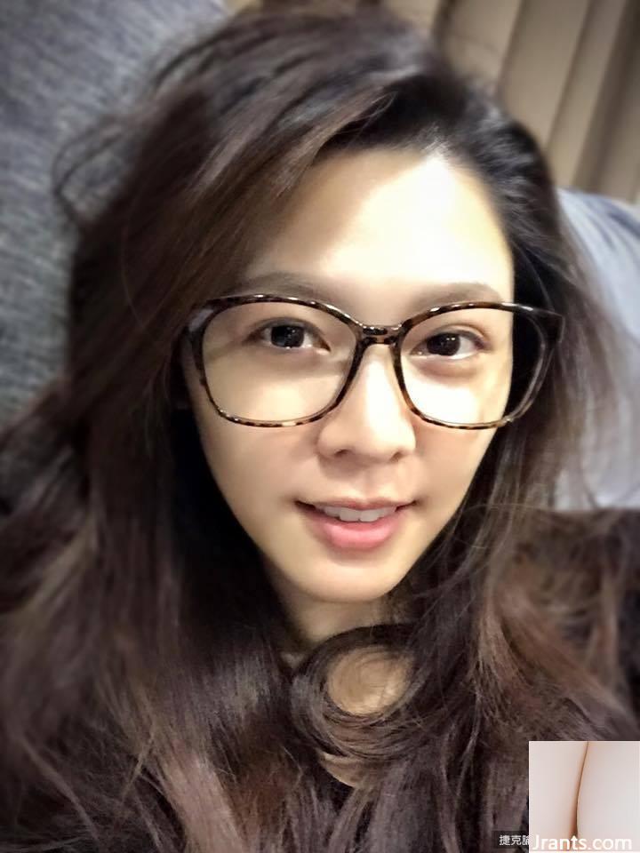 Bộ ngực nở nang của Bai Jiaqi thật khó tin, và cô ấy cũng có một nốt ruồi lớn ở ngực mà tôi thực sự đã đi thủ dâm. - Ảnh 6