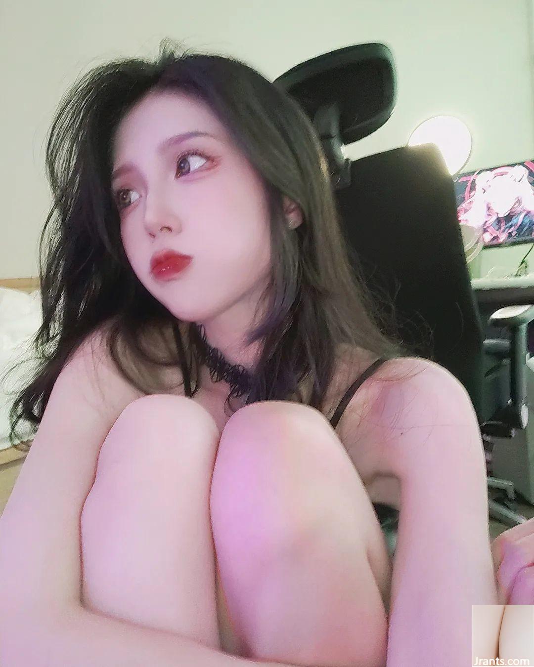 Rãnh sâu trắng như tuyết “chieh0528” có thân hình nóng bỏng khiến người ta muốn xiêu lòng (30P) - Ảnh 2