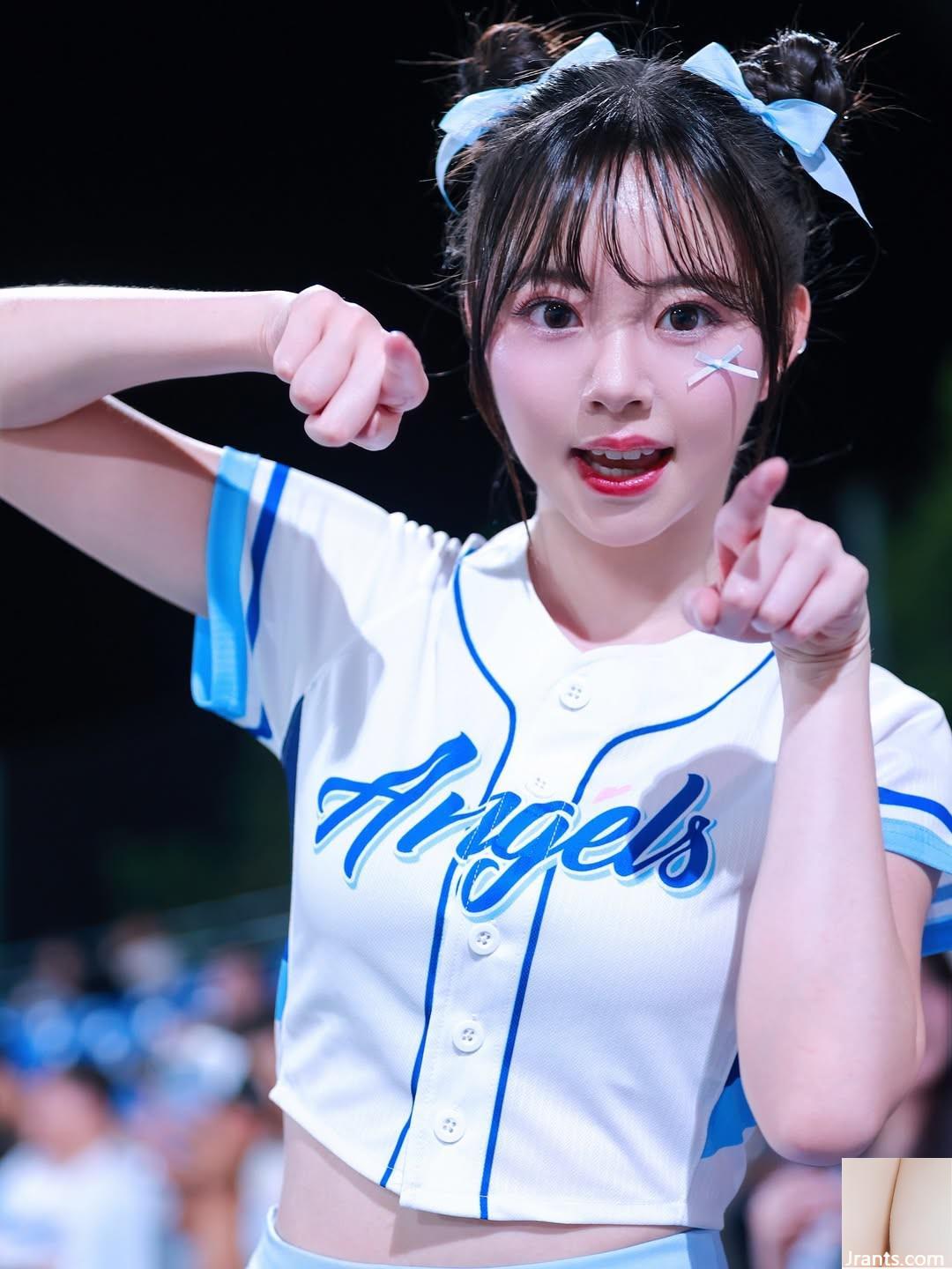 “Belle” là một cô gái nóng nảy với bộ ngực to và tròn. Cô ấy trông thật thơm trong ảnh (10P)