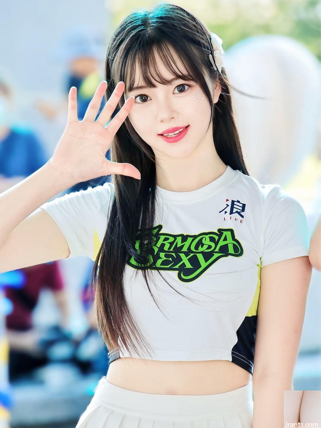 “Belle” là một cô gái nóng nảy với bộ ngực to và tròn. Cô ấy trông thật thơm trong ảnh (10P) - Ảnh 2