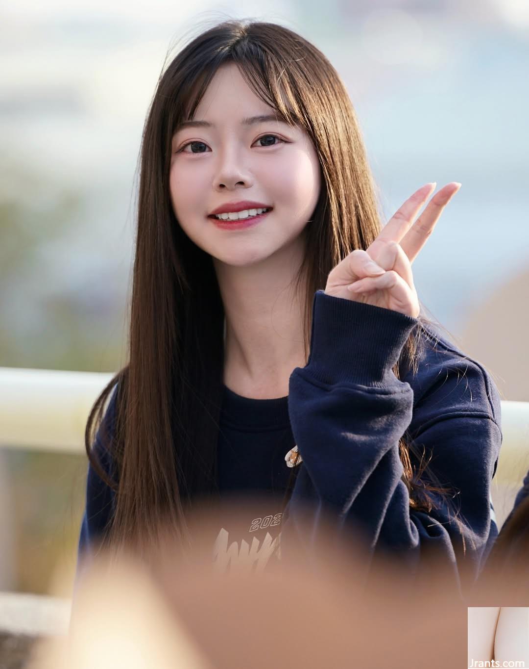 “Belle” là một cô gái nóng nảy với bộ ngực to và tròn. Cô ấy trông thật thơm trong ảnh (10P) - Ảnh 3