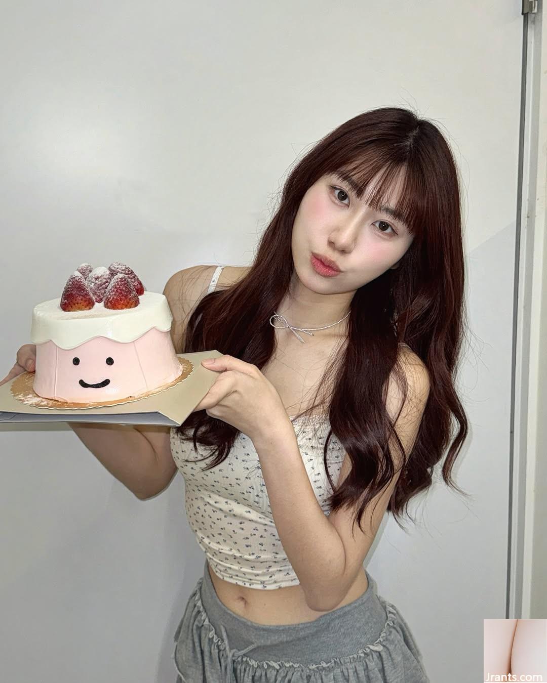 “Yuna Yuna” sở hữu gương mặt quyến rũ, ngọt ngào và thân hình nuột nà (10P) - Ảnh 9