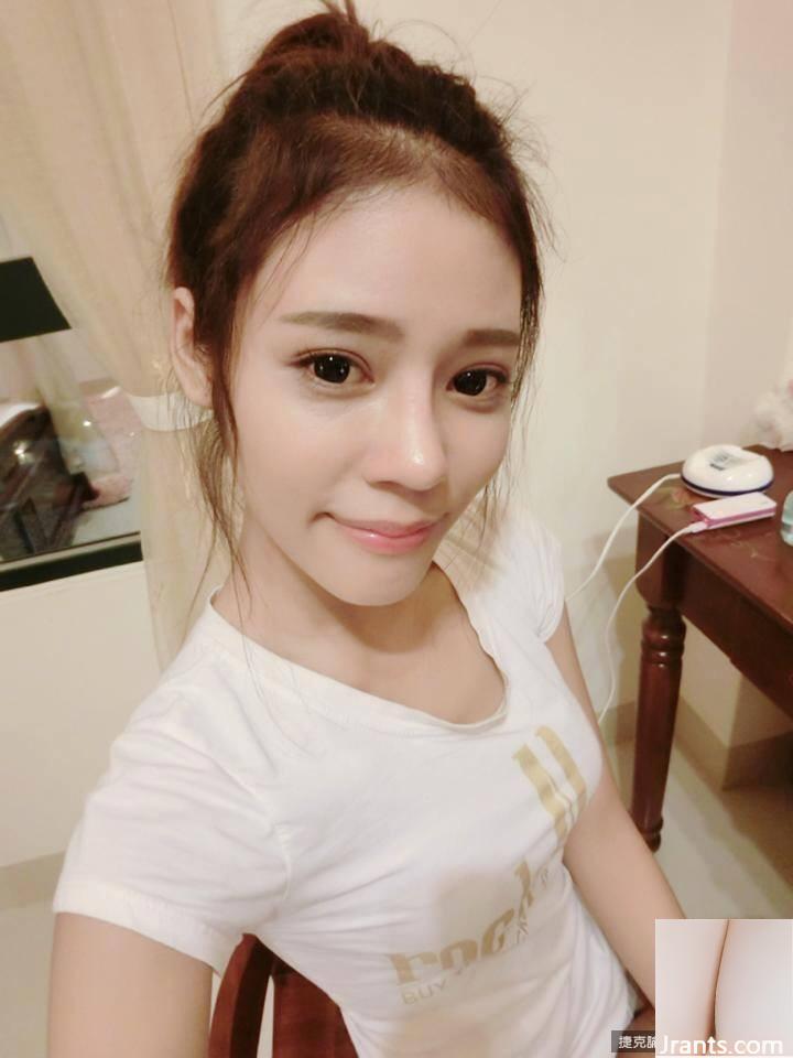 Cô bé nhà bên ngọt ngào và quyến rũ ~ Michelle ~ Selfie bằng mắt điện quyến rũ với bộ ngực hơi lộ ra và vẻ quyến rũ gợi cảm (19P) - Ảnh 2