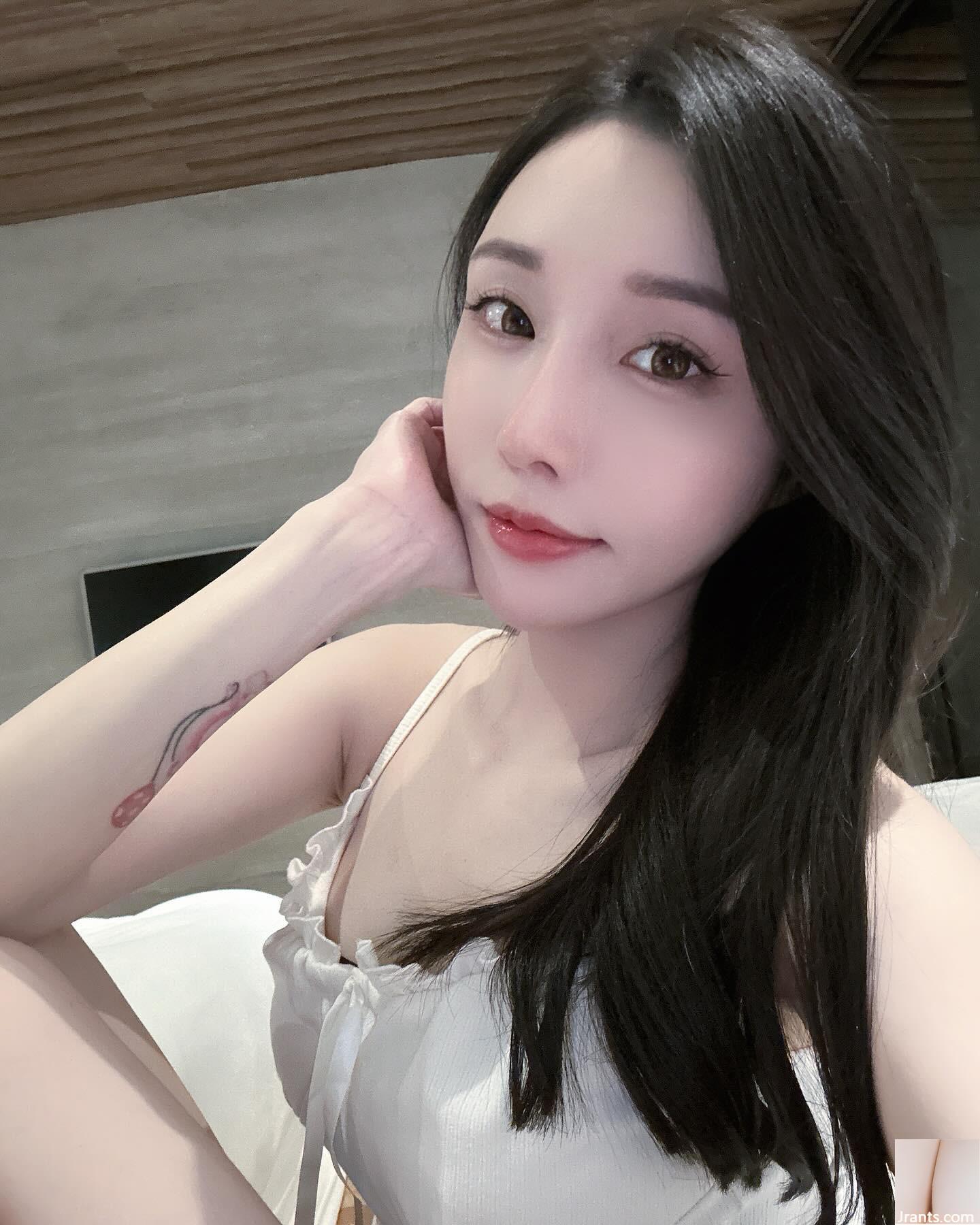 Hot girl “Iris” có nụ cười bất khả chiến bại khiến trái tim tan chảy, khiến bạn mê mẩn (34P) - Ảnh 14