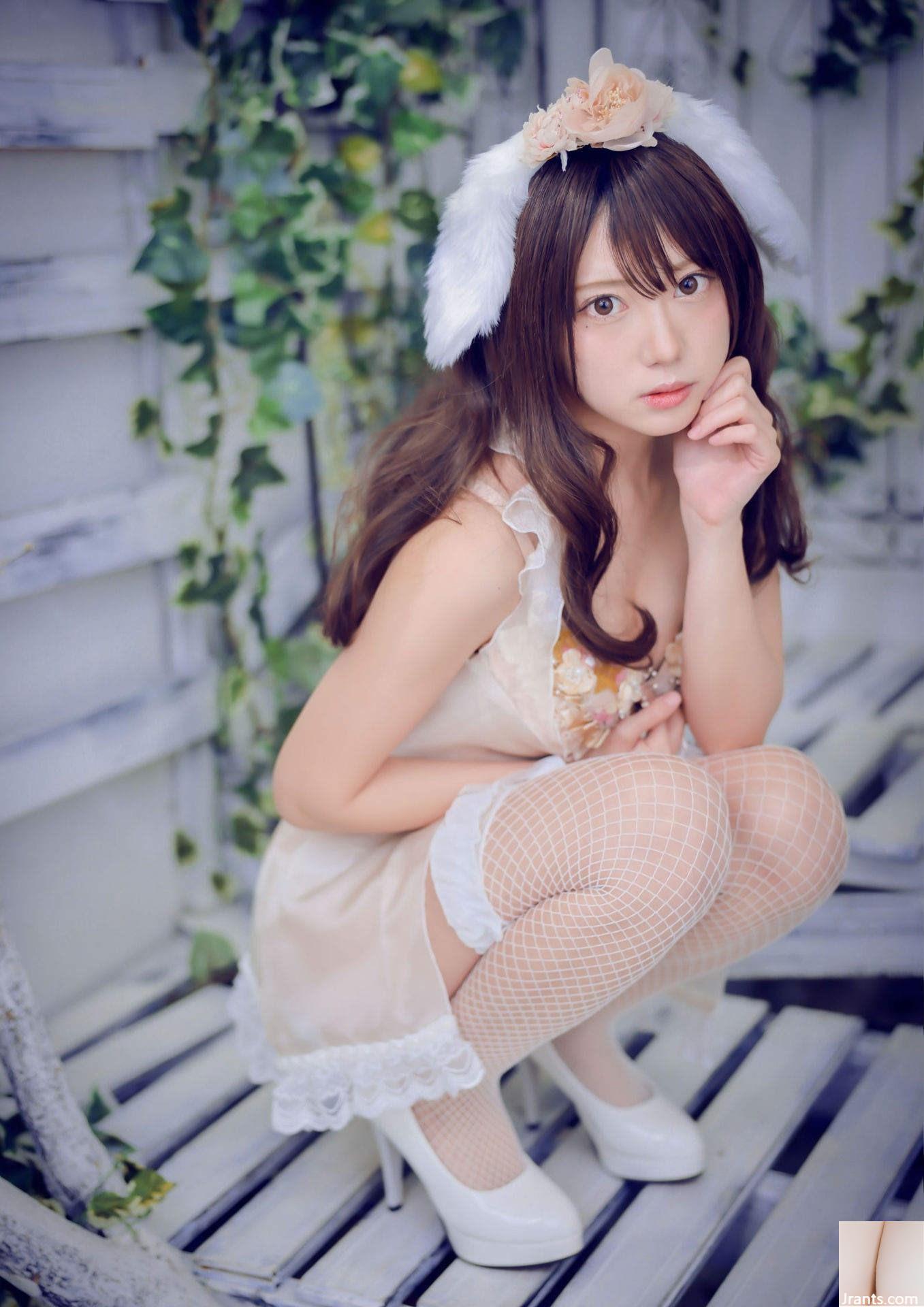 (こころ Shinozaki) Khuôn mặt nhỏ nhắn toát lên khí chất trẻ trung, dáng người tròn trịa, ngay thẳng và gợi cảm (24P)