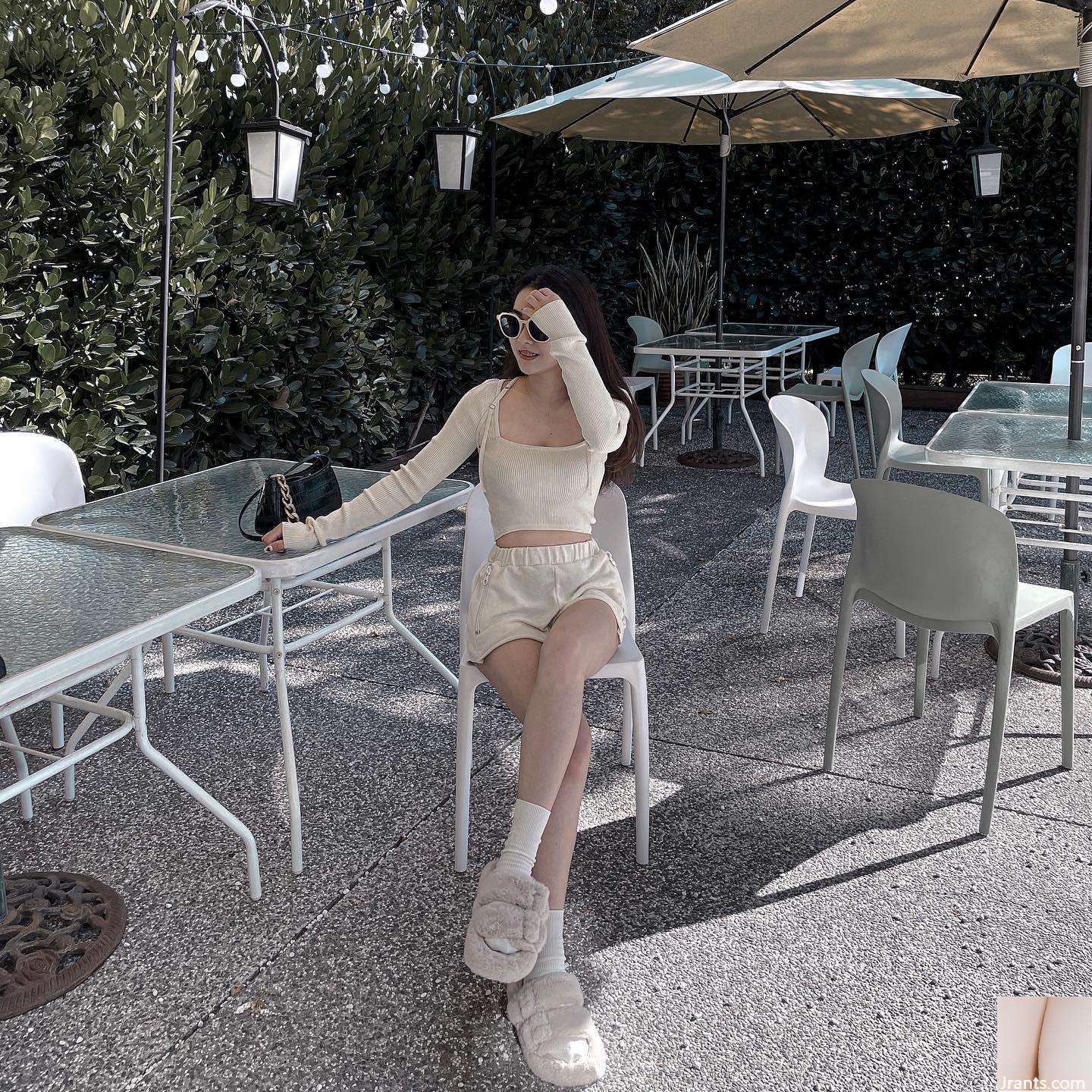 Bộ ngực đầy đặn và xinh đẹp của “Kế Kế” khiến khán giả thích thú (14P) - Ảnh 11