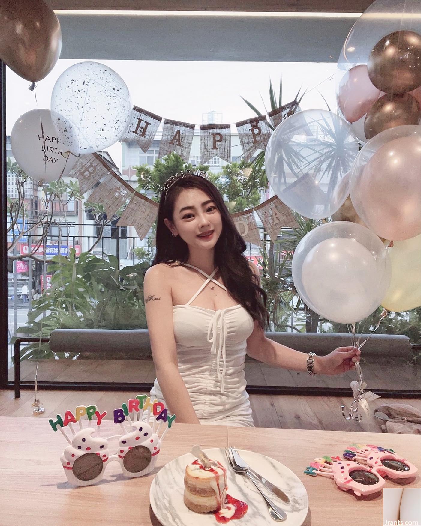 Bộ ngực đầy đặn và xinh đẹp của “Kế Kế” khiến khán giả thích thú (14P) - Ảnh 5