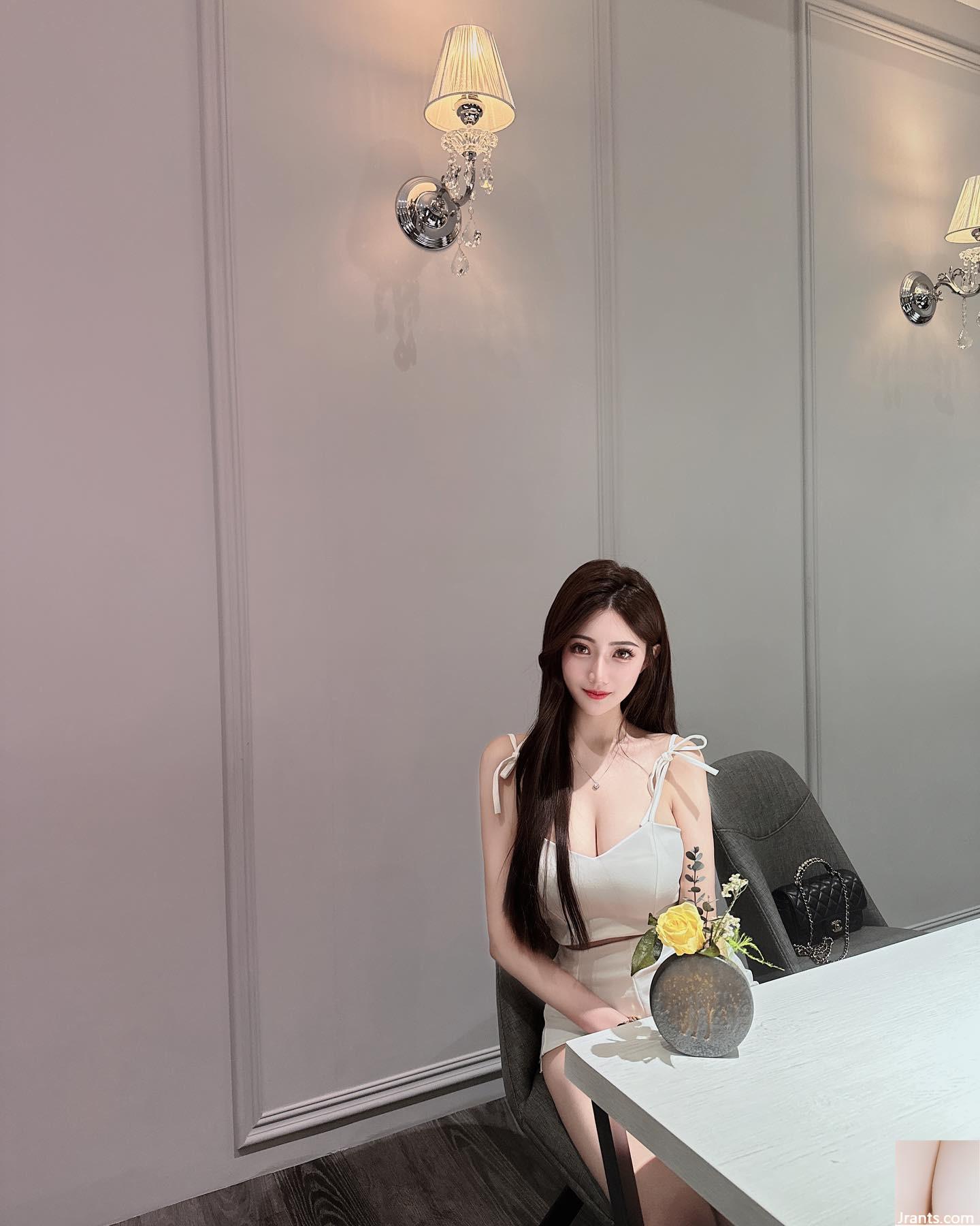 “Hi_821821 The Rain Stops” cực quyến rũ lộ rõ ​​đường cong chữ S nóng bỏng (24P) - Ảnh 20