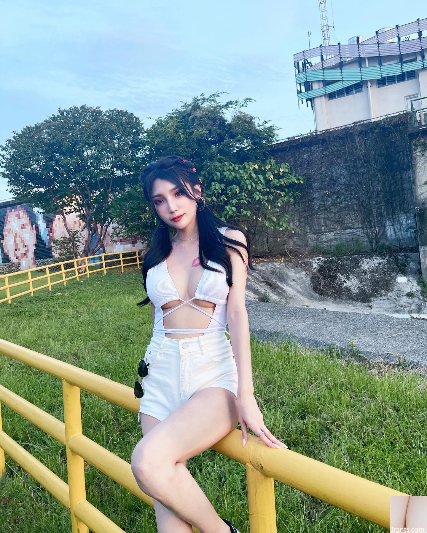 Đường cong quyến rũ “Cen Cen” với bộ ngực khủng và cắt thấp thực sự hoàn hảo và biểu cảm quyến rũ (16P) - Ảnh 4