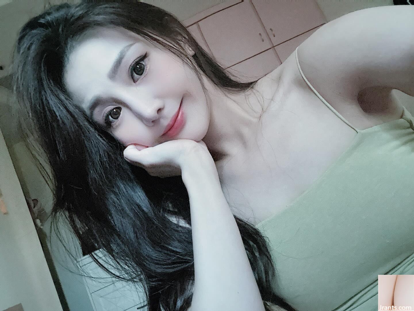 Nụ cười ngọt ngào của “Zhu Zhu”, em gái ngọt ngào, khe ngực đầy đặn sẽ mê hoặc trái tim bạn (19P) - Ảnh 15