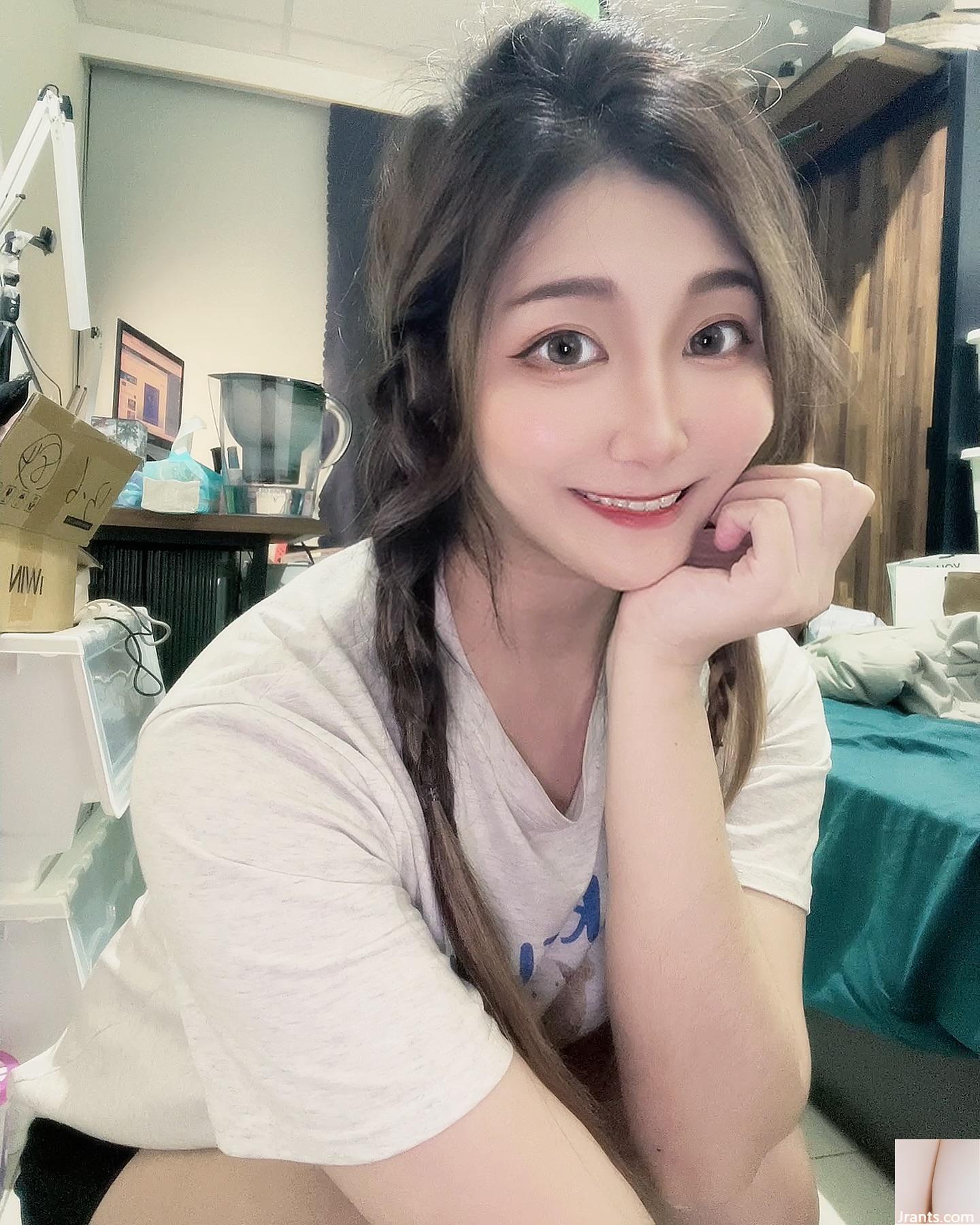 Cô gái siêu dễ thương “Nữ thần tương phản Han Han'er” có đôi mắt tương phản tuyệt vời và rất có khả năng phóng điện (13P)