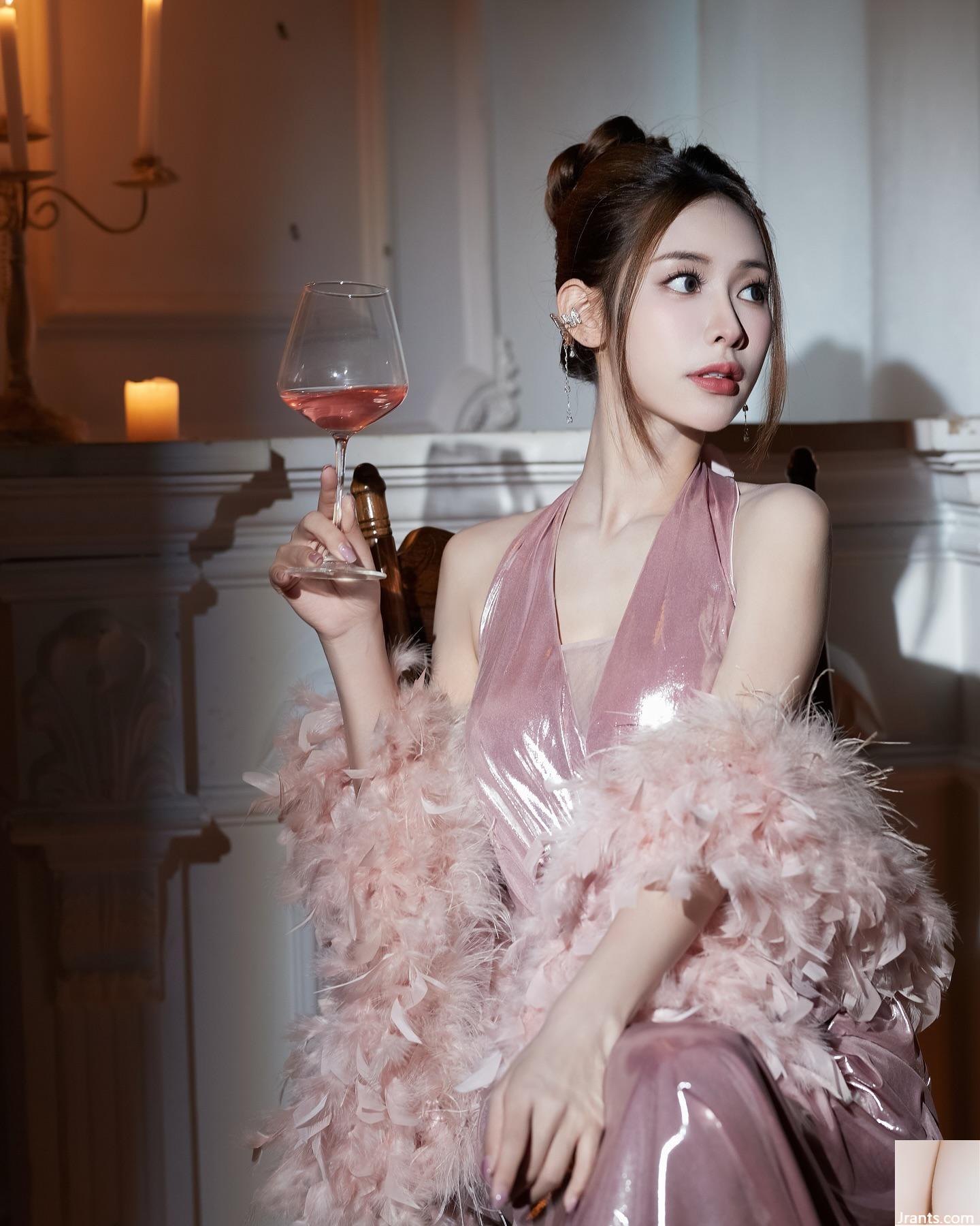 Bộ ngực xinh đẹp của phù thủy nhỏ “Chen Peiqi” quá hôi và trở thành tâm điểm chú ý của mọi người (12P) - Ảnh 4