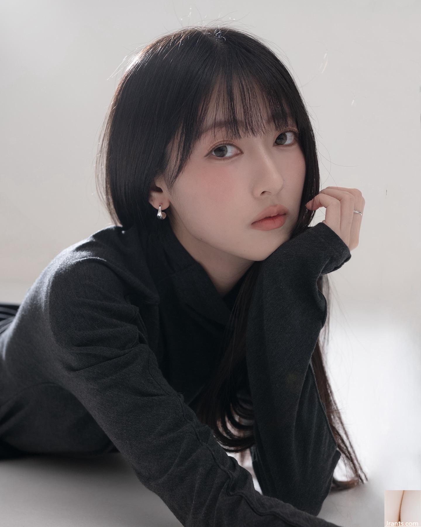 “Wu Fang” có vòng eo hoàn hảo và vóc dáng đáng kinh ngạc với bộ ngực đẹp sẵn sàng lộ diện (12P)