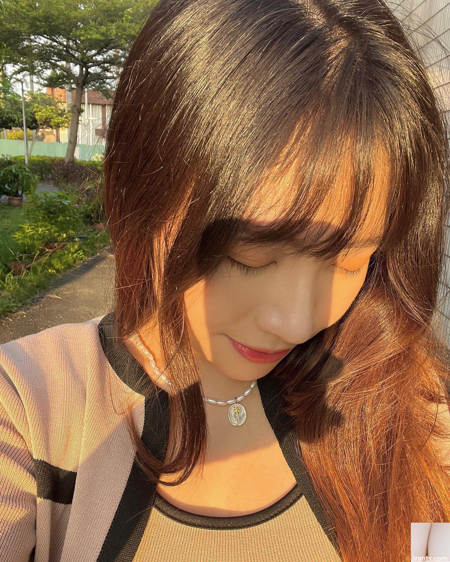 “Lin Yuxuan” có làn da trắng và xinh đẹp với bộ ngực lộ ra đầy cám dỗ (10P