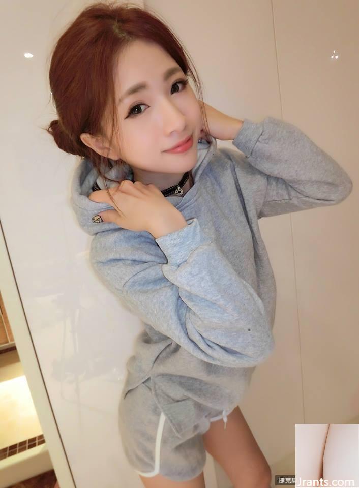 Hot girl đang ngủ trưa ~ Chichy Hu ~ Chỉ mặc nội y gợi cảm và quay trong phòng (31P) - Ảnh 4