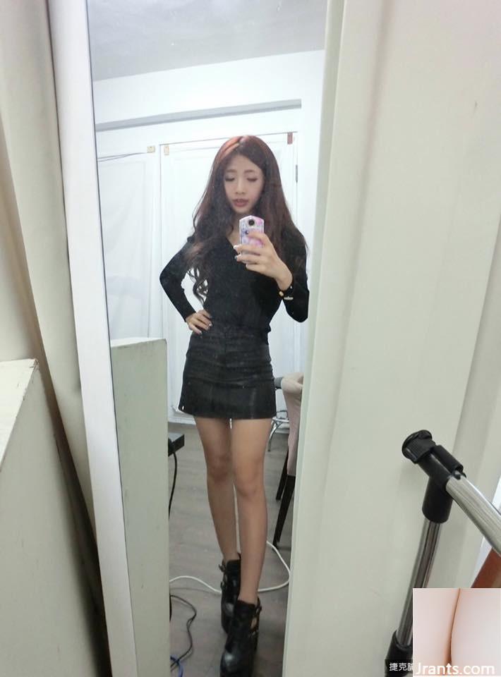 Hot girl đang ngủ trưa ~ Chichy Hu ~ Chỉ mặc nội y gợi cảm và quay trong phòng (31P) - Ảnh 6