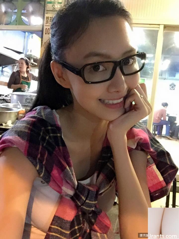 Người mẫu nóng bỏng Zhao Litong tại Triển lãm ô tô Volkswagen (22P)