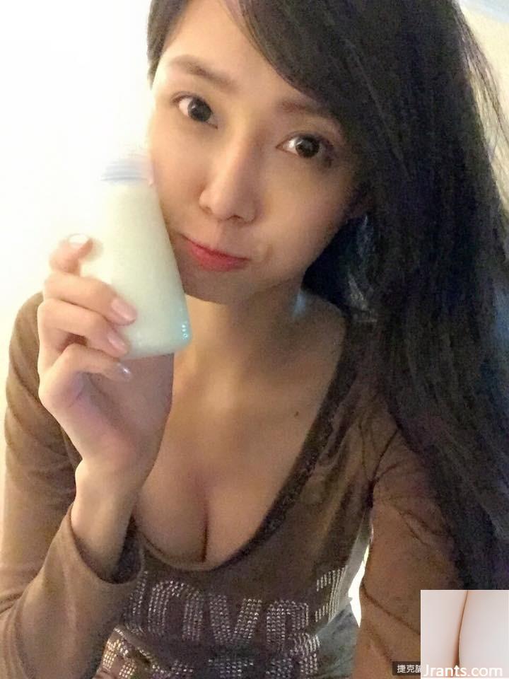 Người mẫu nóng bỏng Zhao Litong tại Triển lãm ô tô Volkswagen (22P) - Ảnh 14