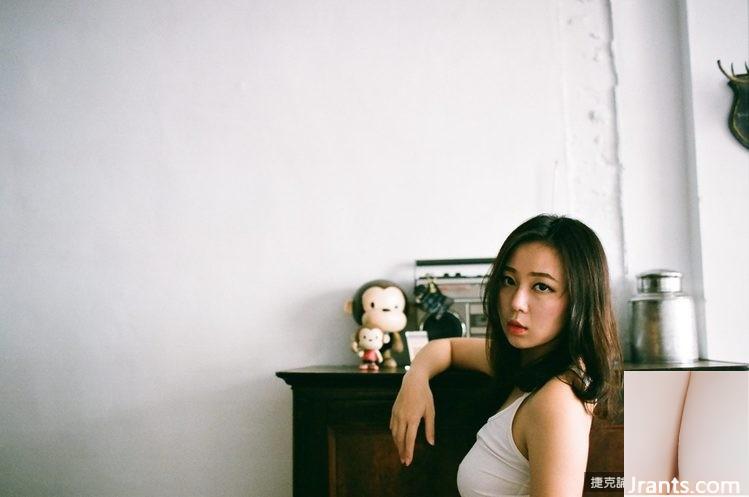 Lộ trên dưới! Cô gái xinh đẹp gợi cảm Elise chụp ảnh riêng tư không mặc quần, không nội y (24P) - Ảnh 11