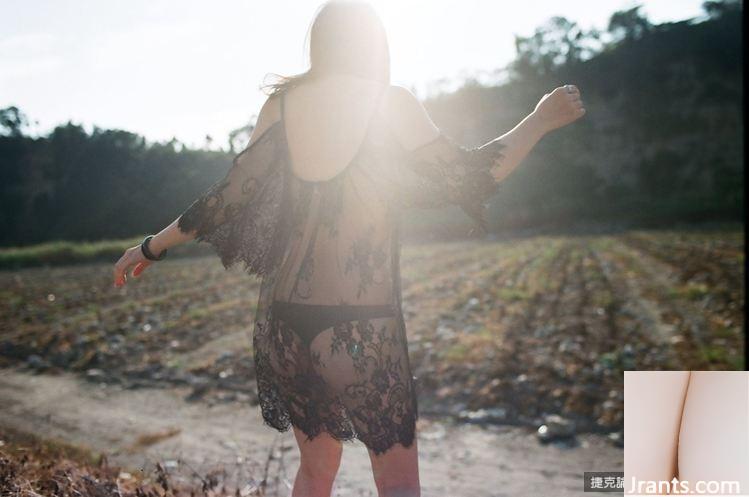 Lộ trên dưới! Cô gái xinh đẹp gợi cảm Elise chụp ảnh riêng tư không mặc quần, không nội y (24P) - Ảnh 23