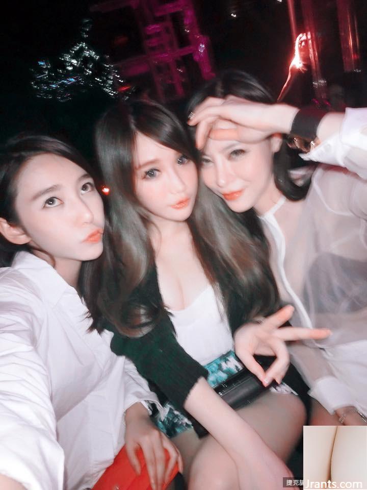 Cô gái gợi cảm siêu gợi cảm 32E ~ Huang Rongan (Xiao Rong) ~ Chiếc váy vải tuyn rỗng lộ hết rãnh sâu và siêu hot (33P)