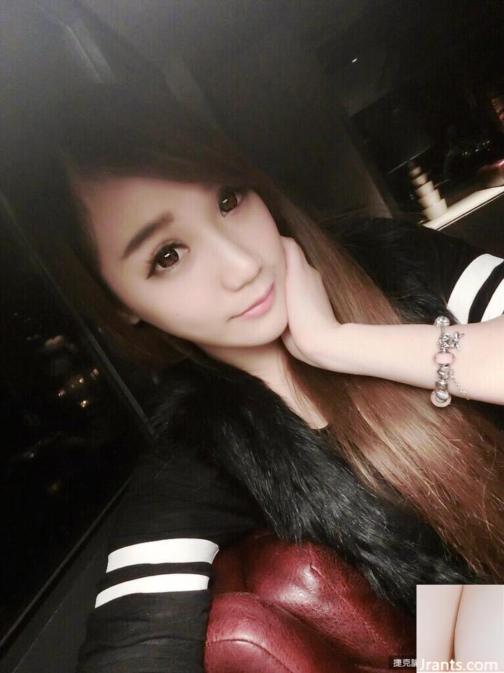 Cô gái gợi cảm siêu gợi cảm 32E ~ Huang Rongan (Xiao Rong) ~ Chiếc váy vải tuyn rỗng lộ hết rãnh sâu và siêu hot (33P) - Ảnh 8